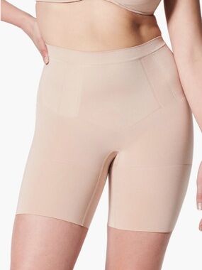 SPANXsculpt OnCore Mid-Thigh Shorts. NWT. Soft Nude.